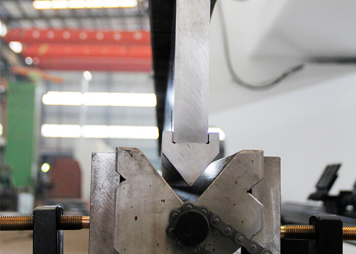 Press brake punch and die tooling set for CNC programming