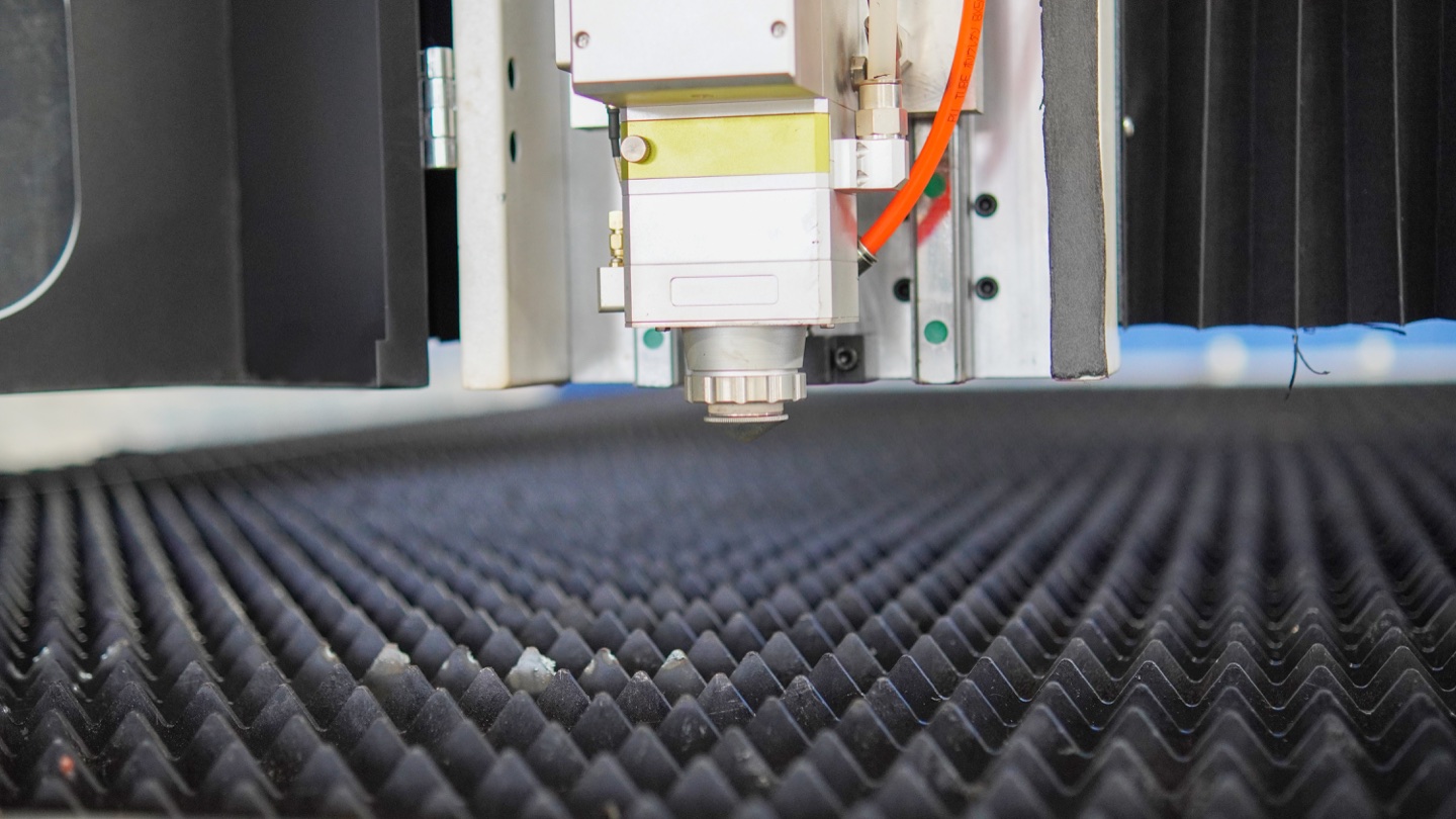 Cutting head and nozzle area to inspect during daily maintenance with the machine safely isolated.