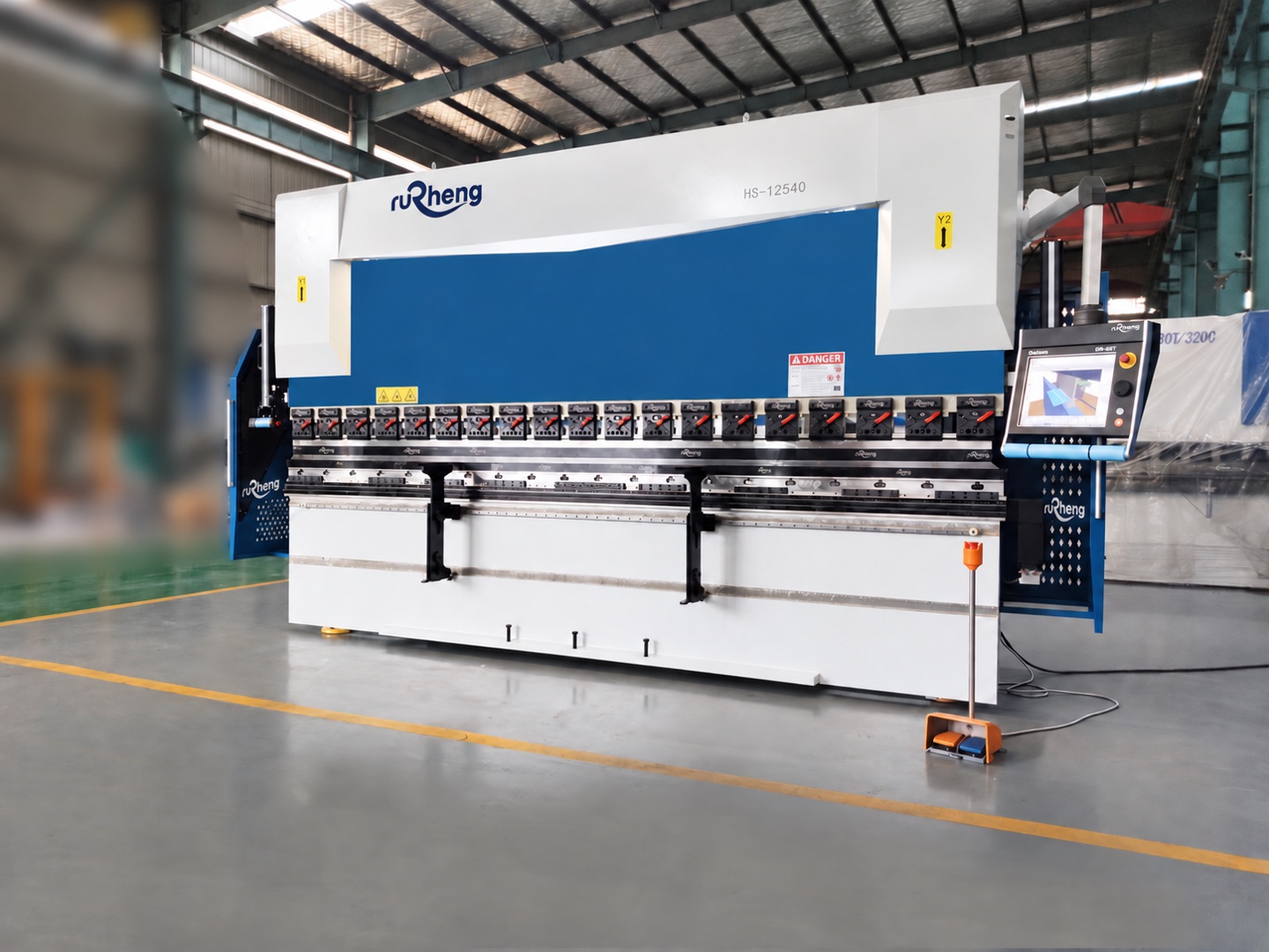 125-ton, 4-metre CNC press brake showing the controller, tooling and support configuration to compare when selecting a machine.