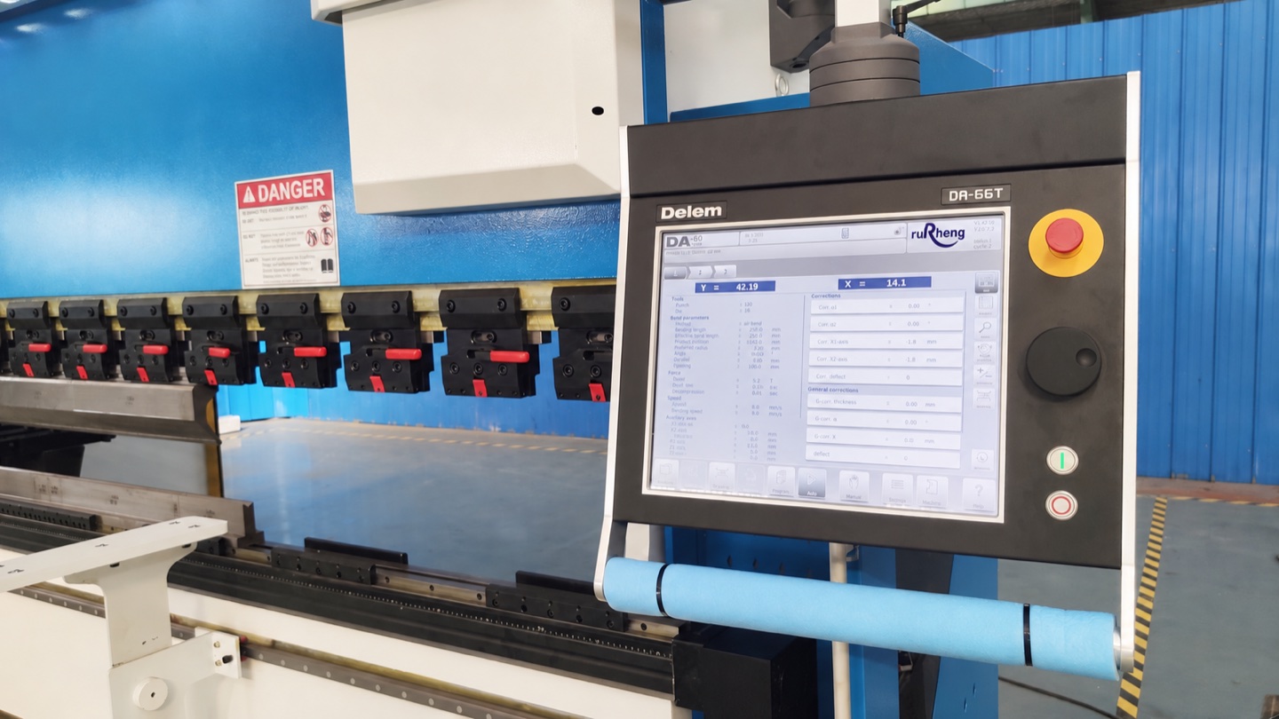 Delem DA-66T controller for press brake program setup
